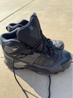 Men’s 9 Salomon Hiking Shoes
