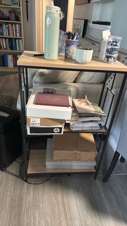 Small book shelf for an apartment or small space. Has been gently used.