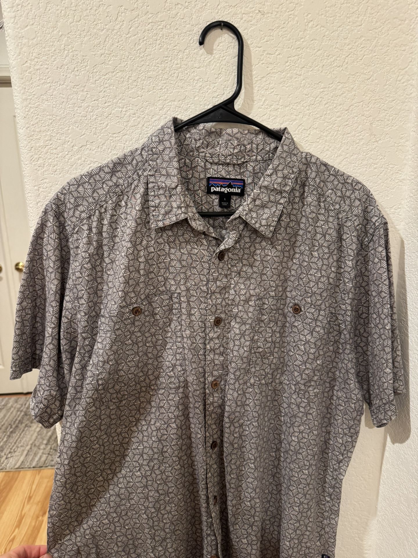 Mens Patagonia button Up/ Large