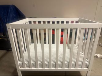 Mini Crib with Mattress and Mattress Pad