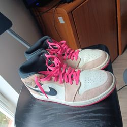 Air Jordan 1 Mid SE 'Crimson Tint' . Size 10.5