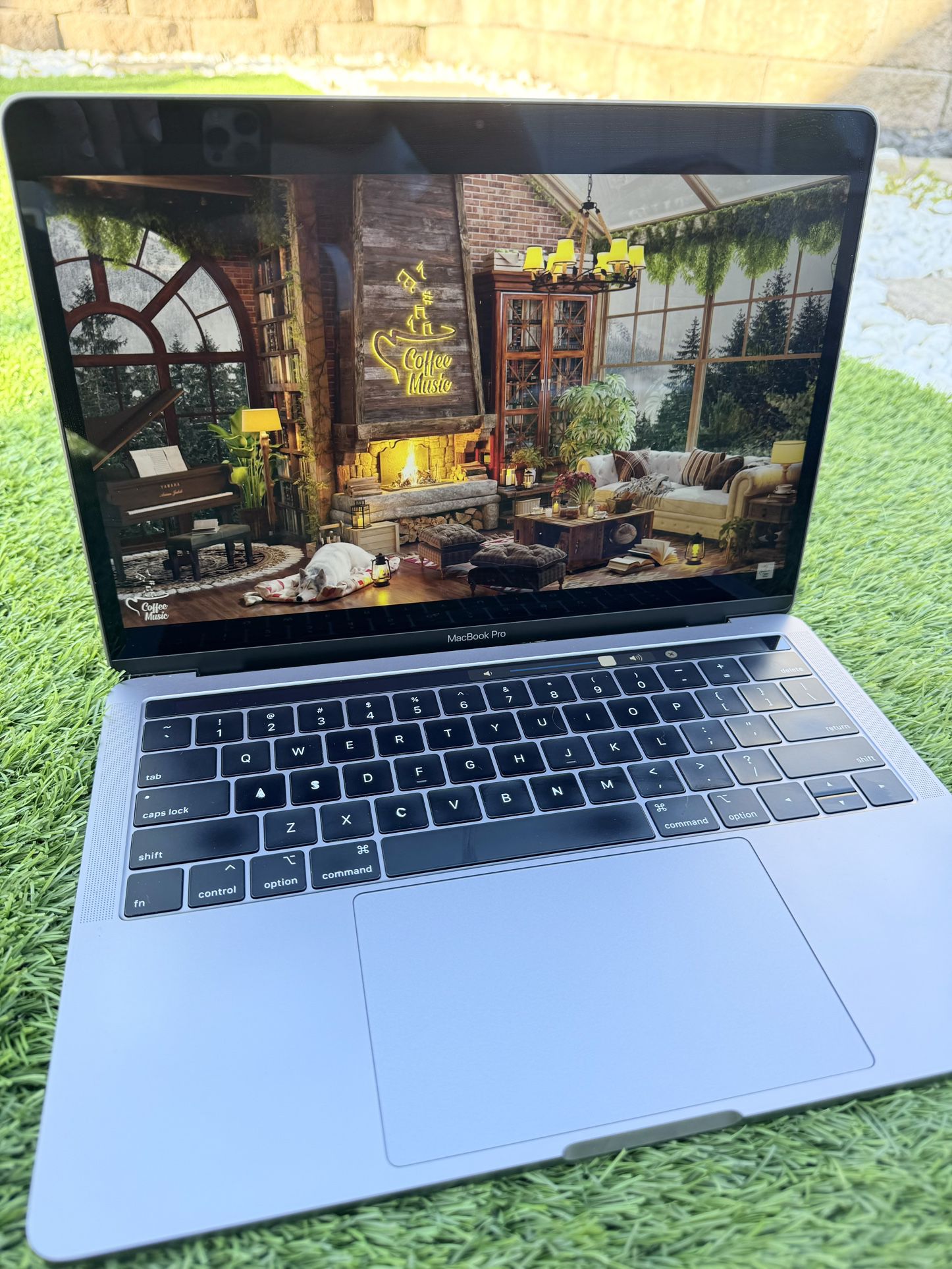 Apple 2019 MacBook Pro 15- Inch 2.6 GHz I7 6-core 16Gb/500 Flash Storage Laptop Touchbar