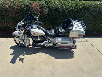 Harley 2000 ultra classic it is the limited Shriner edition looks like new