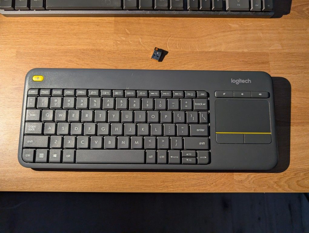 Logitech K400+ Keyboard