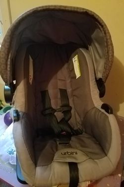 Carseat With Base Good Condition up to 35Ibs $40.00