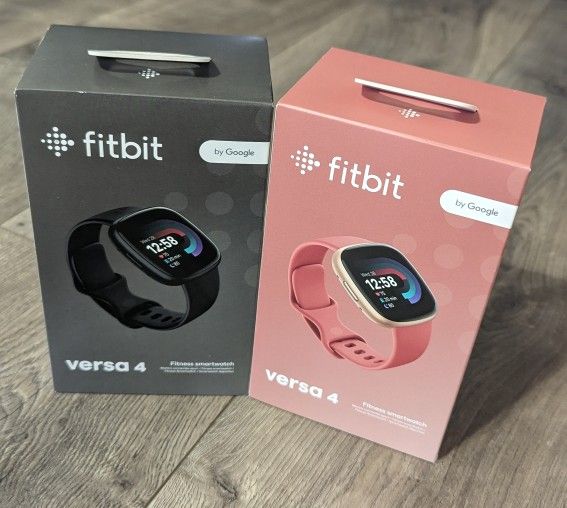 Fitbit Versa 4 | Pink Sand | Black Graphite 