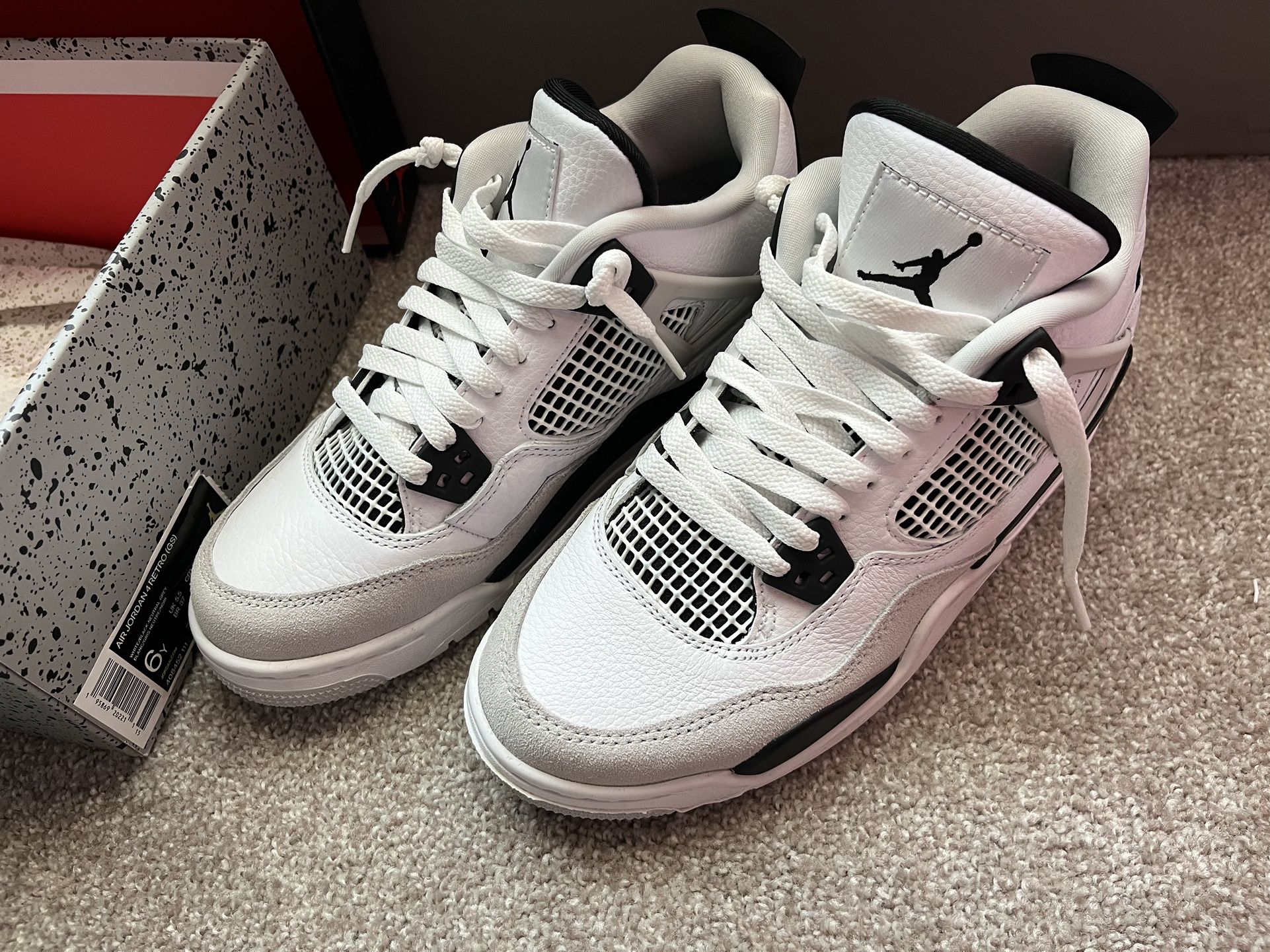 Nike Air Jordan Retro IV 