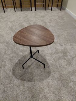 Safavieh Berlin Tripod End Table
