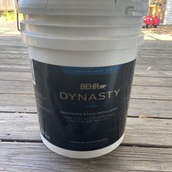 Behr Dynasty 5 Gal White Paint / Primer 