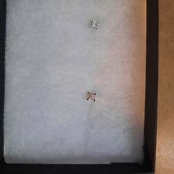 10k White Gold Diamond Stud Earrings