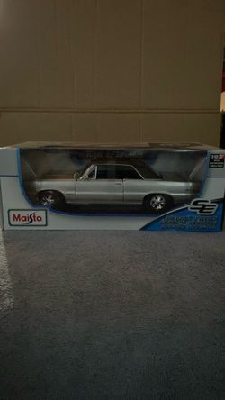 Maisto Special Edition 1:18 Die-Cast Classic Car