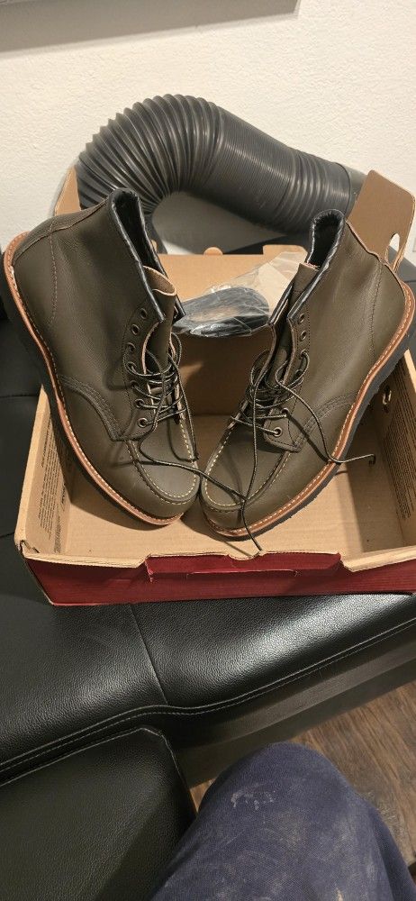 RED WING BOOTS SIZE 9
