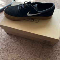 NIKE VANS