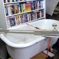 Clawfoot tub.    5 Foot Long. 30" Wide. With Feet $200