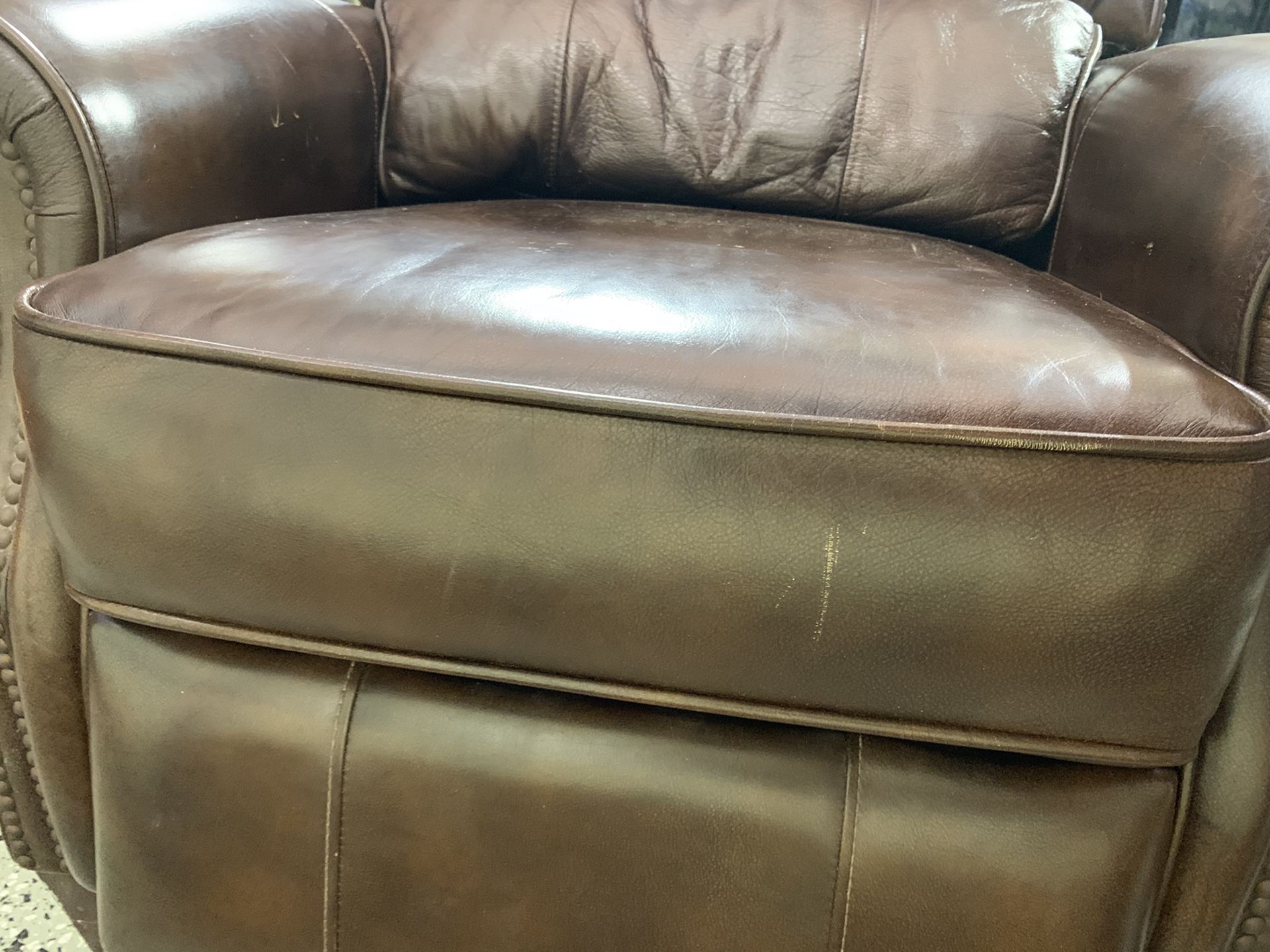 Lazyboy reclining Carleton brown leather chair. for Sale in Yorba
