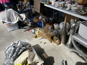 Community GARAGE SALE- TODAY only!