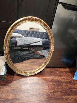Oval vintage style mirror