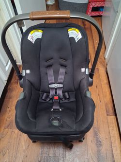 NUNA "PIPA" CARSEAT & BASE