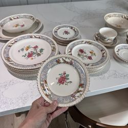 Vintage Johnson Bros The Vigo Pattern China set