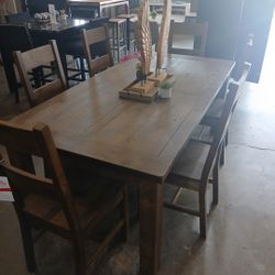 7 PC RUSTIC DINING  SET  ASK FOR JOSE SE HABLA ESPAÑOL MARCAME AL 214-881-6021 