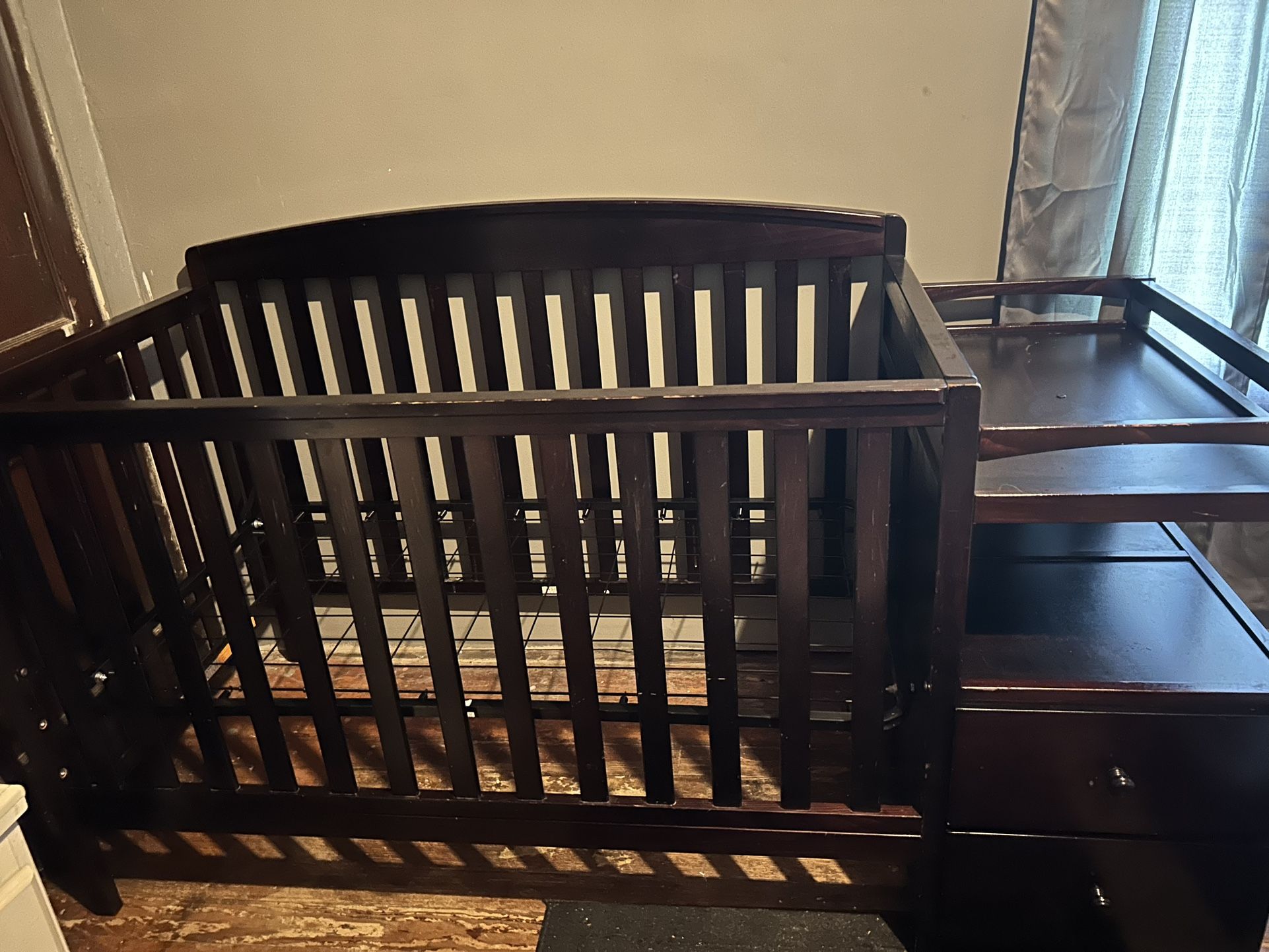 Baby Crib And Playpen With Changing Station And Bassinet