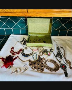 Mixed Jewelry Lot