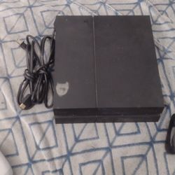 PS4 With 2 Controlles