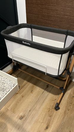 Baby bassinet with wheels and storage