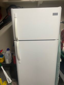 FRIGIDAIRE REFRIGERATOR