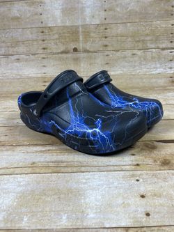 Adult Size M 12 CROCS Bistro Black Lightning Bolt Graphic Slip Resistant Clogs