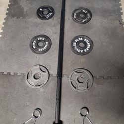 7ft 3piece 30lb beginners Bar With 6x5lbs and 2 clamps. Thats 60lbs all together with the Bar 