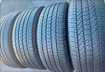 255 65 18 Bridgestone tires Con 80% de Vida Las 4