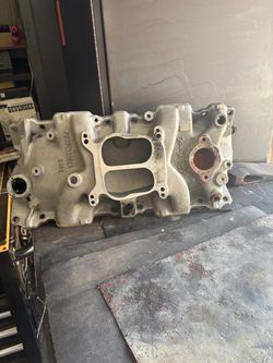 Edelbrock performance aluminum intake manifold.