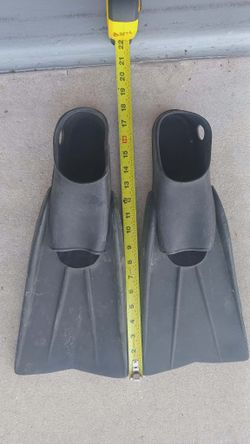 9.5 scuba fins. See picture for Measurements.  CAPE CORAL 