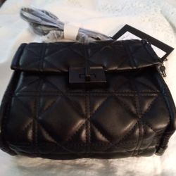 NEW KENDALL + KYLIE QUILTED CROSSBODY BLACK POUCH. 