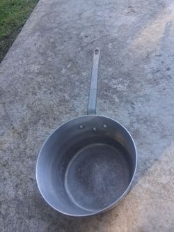 Large Aluminum Saucepan with Long Handle