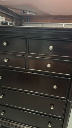 Bedroom set queen Ashley’s