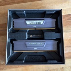 VENGEANCE® 64GB (2x32GB) DDR5 DRAM 5200MT/s CL40 Memory Kit — Black