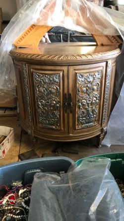 Nice  Rounded Decorated With A Nice Matching Mirror