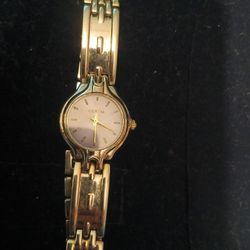 Geneva Analog Wristwatch For Women 