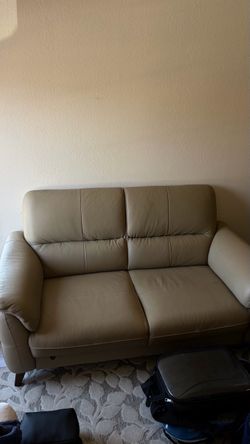 Genuine Leather Loveseat – Excellent Condition
