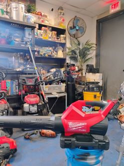 Milwaukee blower and battery $180