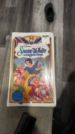 Walt Disney's Snow White and the Seven Dwarfs VHS