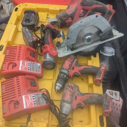 Juego Completo Serrucho,Zozo, 2 Taladros,2 Pilas , Lámpara,2 Cargadores  $$450$$ Ofrescan 