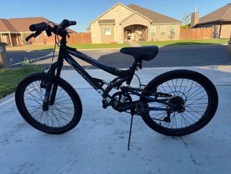 20" Hyper Shocker Kids Mountain Bike - Black/Blue (Needs Front Brake Tlc)