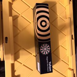 Magnetic dart board 