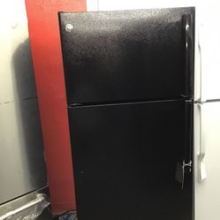 GE 17 Cu Ft Top And Bottom Fridge. 1 year Warranty 