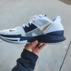 Nike Low 5Tb White Black And Gold                          Size 10 Men