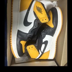 Jordan 1 Retro High "Yellow Toe" 