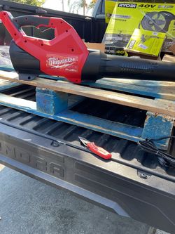 Milwaukee FUEL Cordless Leaf Blower too only